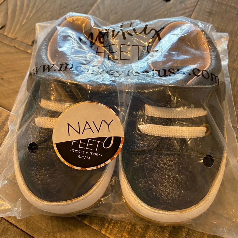 Monkey Feet Navy 6-12 months low tops NIB 🐶🚭